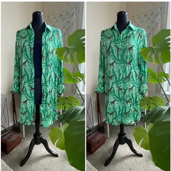 Jane + Delancey Giraffe Print Tunic Top Size Large - Picture 4 of 10